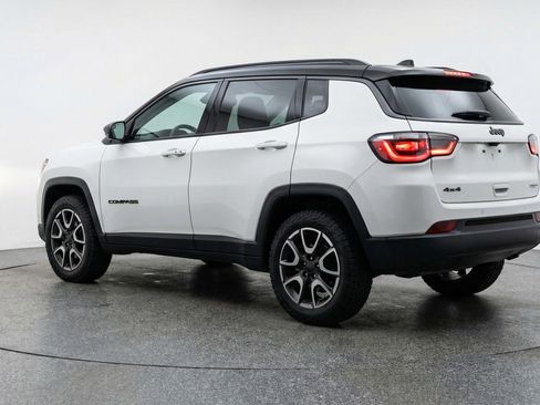 Used 2025 Jeep Compass Trailhawk image 6