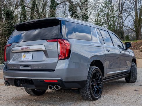 Used 2022 GMC Yukon XL Denali image 5