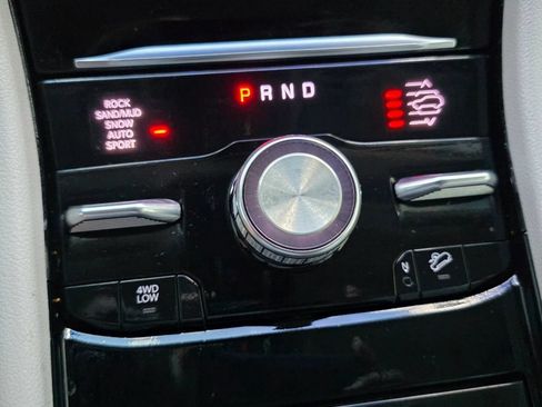 Used 2022 Jeep Grand Cherokee Overland AWD/4WD image 17