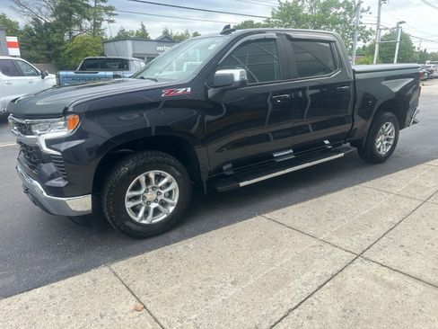 Used 2024 Chevrolet Silverado 1500 LT w/ Z71 Off-Road Package AWD/4WD image 6