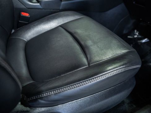 Used 2021 Toyota RAV4 XLE Premium image 31