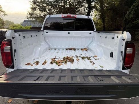 New 2026 GMC Canyon Elevation w/ Convenience Package image 10