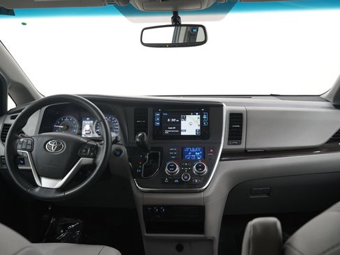 Used 2017 Toyota Sienna XLE w/ XLE Navigation Package AWD/4WD image 14