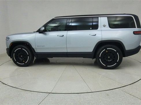 Used 2025 Rivian R1S Adventure image 69