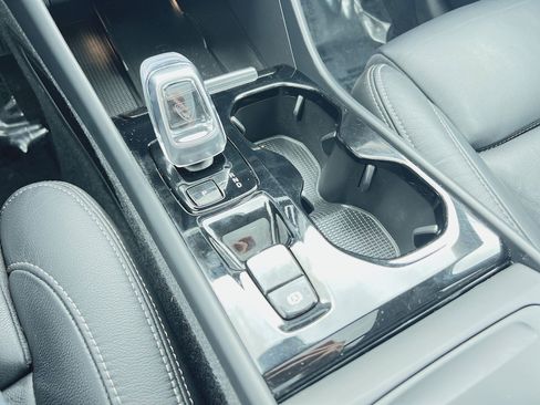 Certified 2023 Volvo XC40 B5 Plus w/ Climate Package AWD/4WD image 22