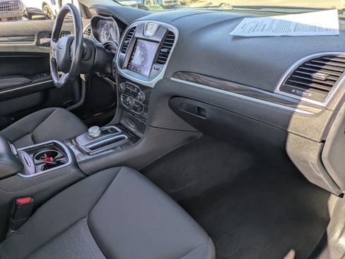 Used 2021 Chrysler 300 Touring image 12