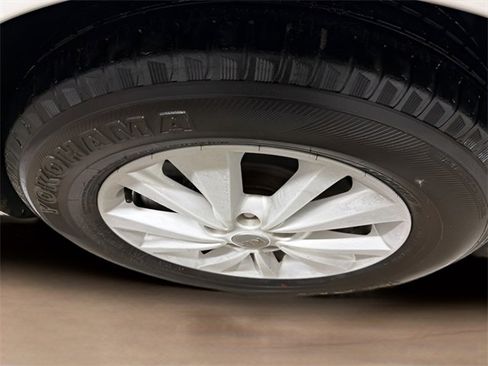 Used 2018 Kia Sedona LX image 10