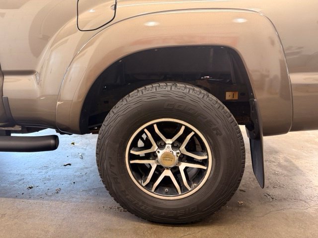 Used 2014 Toyota Tacoma 4x4 Double Cab w/ SR5 Package image 7