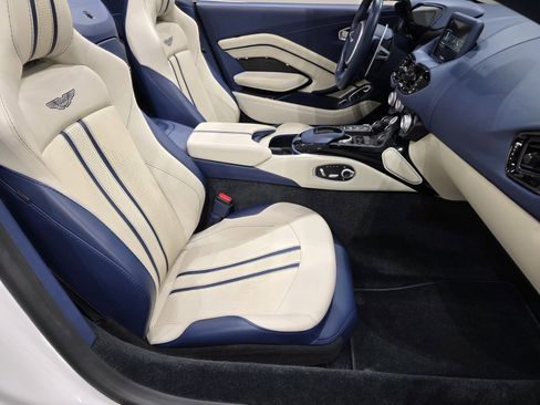 Used 2021 Aston Martin V8 Vantage Roadster image 19