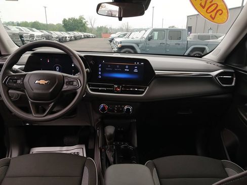 Used 2024 Chevrolet TrailBlazer LT w/ Driver Confidence Package AWD/4WD image 13