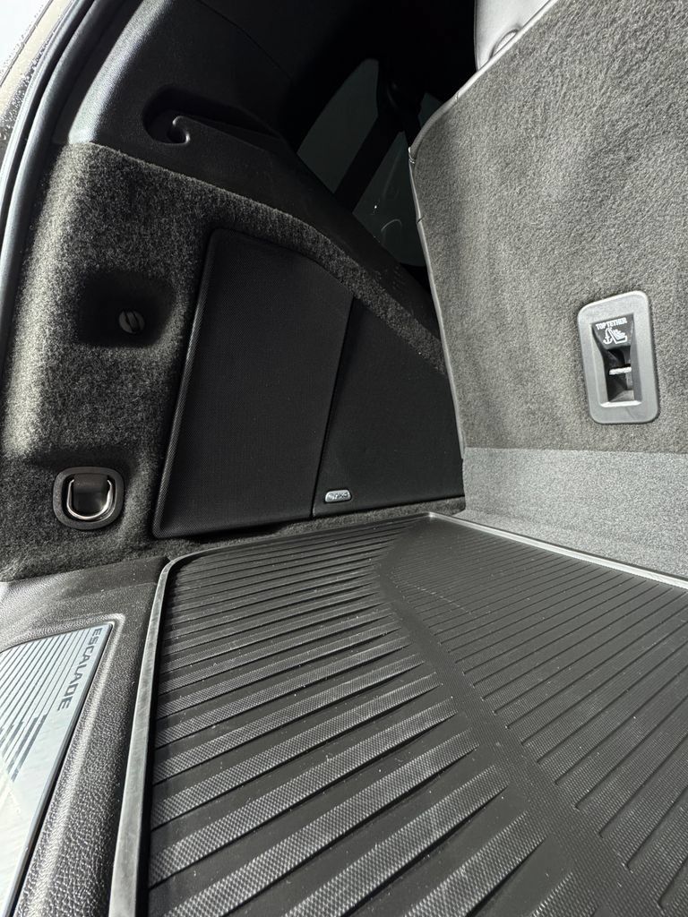 Used 2023 Cadillac Escalade V AWD/4WD image 9