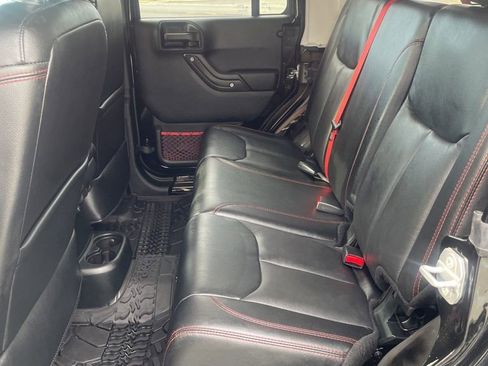 Used 2018 Jeep Wrangler Unlimited Rubicon AWD/4WD image 15