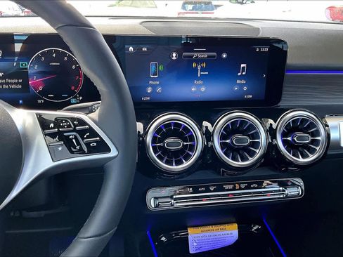 New 2026 Mercedes-Benz GLB 250 image 9