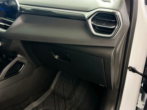 Used 2025 Chevrolet TrailBlazer LS w/ LS Convenience Package FWD image 34
