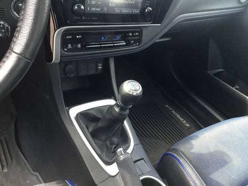 Used 2017 Toyota Corolla SE FWD image 5