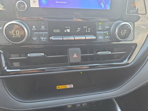 Used 2023 Toyota Highlander XSE FWD image 24