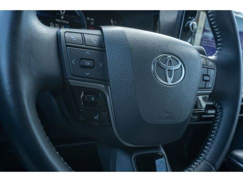 Used 2025 Toyota Camry SE image 28