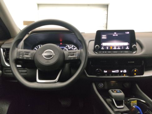 Used 2022 Nissan Rogue SV FWD image 22