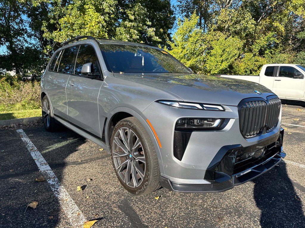 Used 2024 BMW X7 xDrive40i w/ Executive Package AWD/4WD image 3