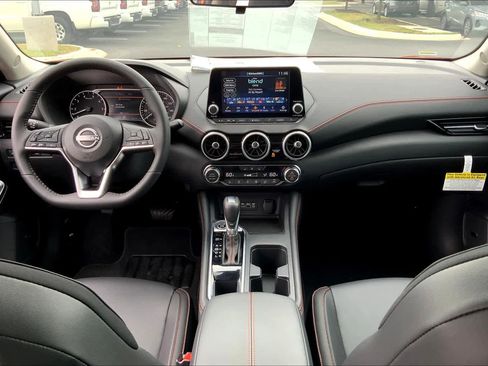 Used 2024 Nissan Sentra SR w/ SR Premium Package image 5