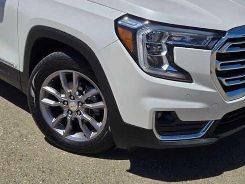 Used 2022 GMC Terrain SLT w/ Infotainment Package II FWD image 9