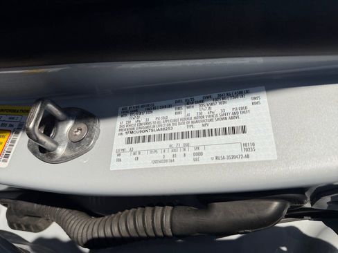 Used 2025 Ford Escape Active AWD/4WD image 30