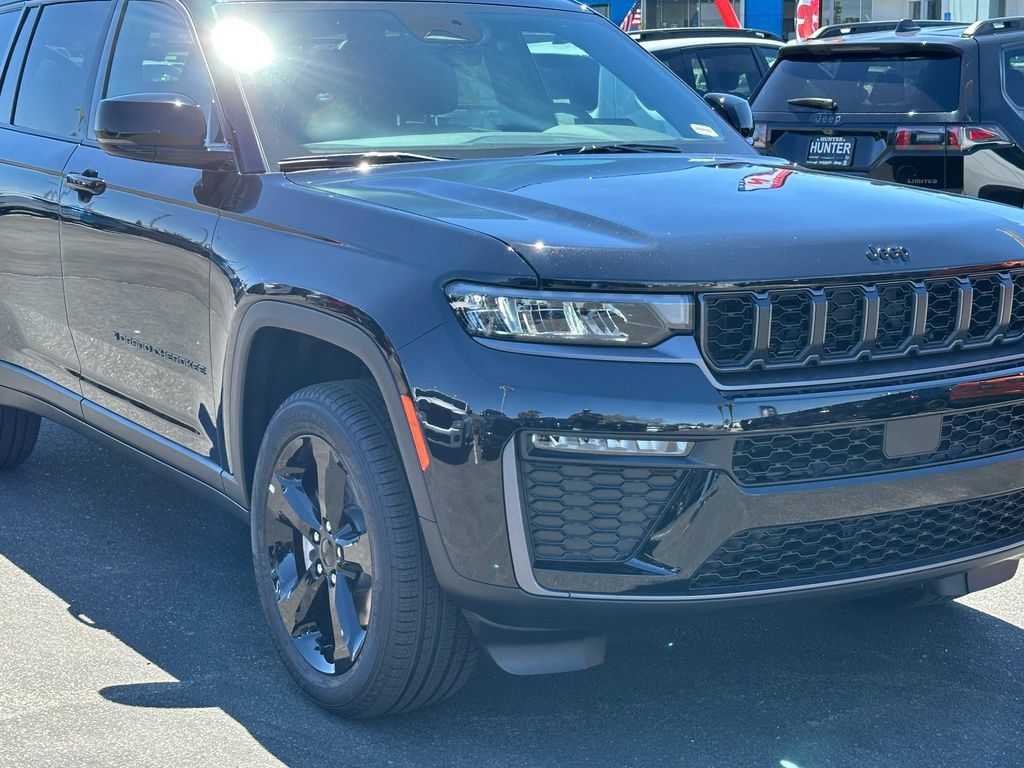 New 2026 Jeep Grand Cherokee L Limited w/ Limited Altitude Package AWD/4WD image 11