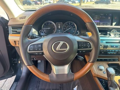 Used 2016 Lexus ES 350 w/ Luxury Package w/Wood Trim image 18