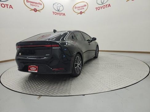 Used 2023 Toyota Prius XLE FWD image 8