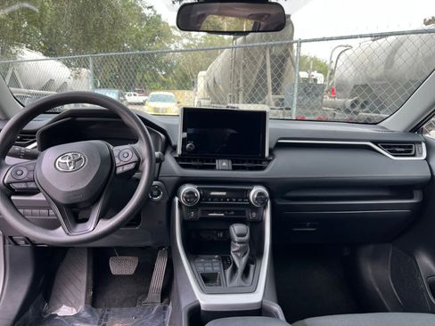 Used 2025 Toyota RAV4 XLE image 27