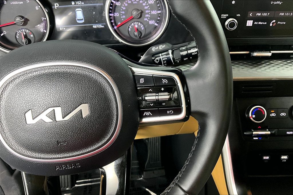 Used 2023 Kia Carnival LX FWD image 19