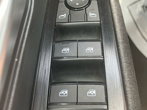 Used 2025 Nissan Kicks SV FWD image 12