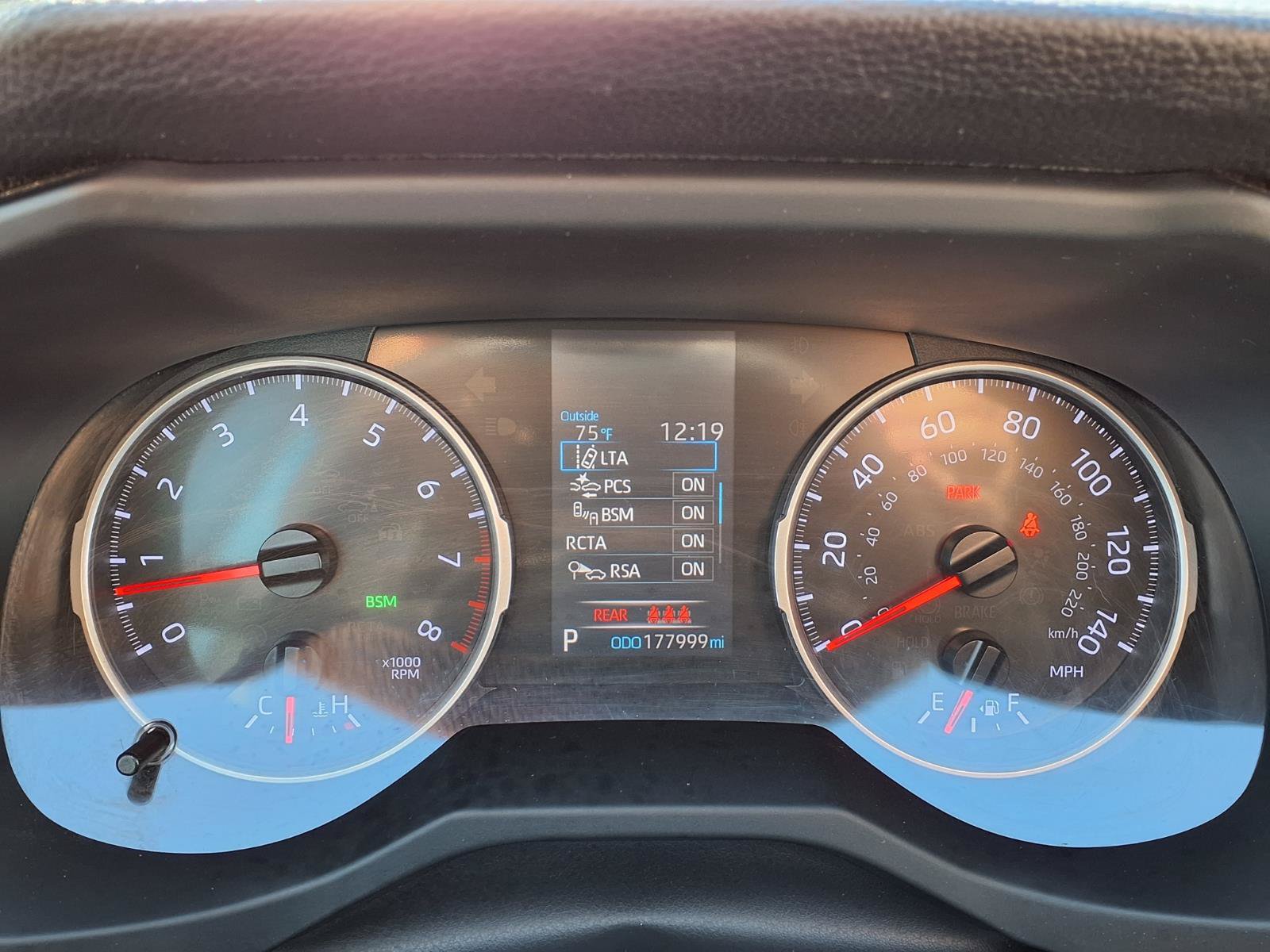 Used 2020 Toyota RAV4 XLE w/ Convenience Package FWD image 19