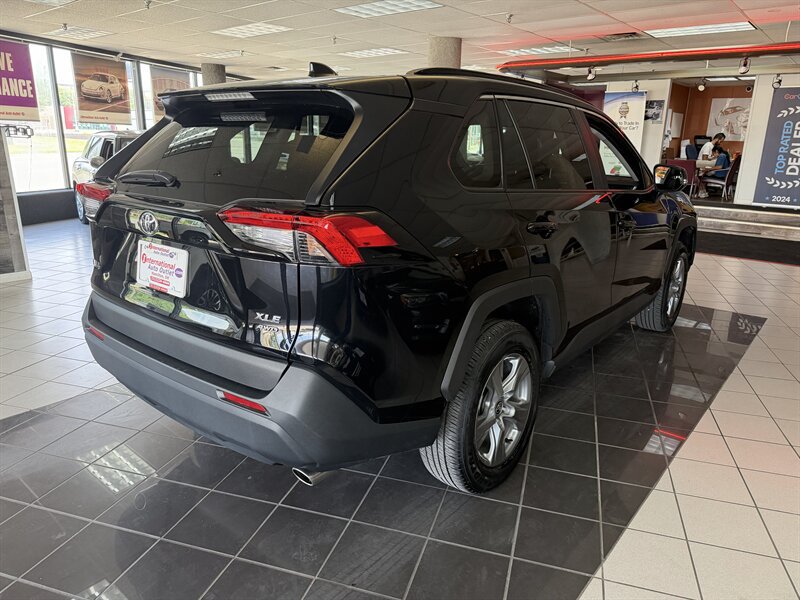 Used 2025 Toyota RAV4 XLE AWD/4WD image 15