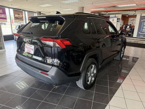 Used 2025 Toyota RAV4 XLE AWD/4WD image 15