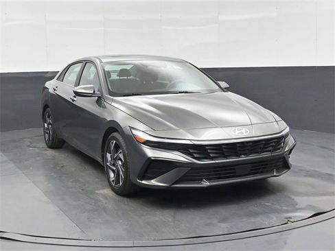 Used 2025 Hyundai Elantra SEL image 10