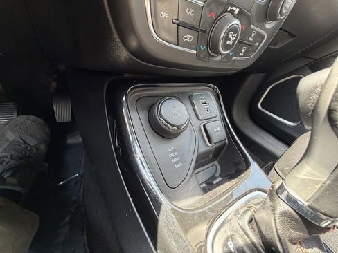 Used 2019 Jeep Compass Limited AWD/4WD image 20