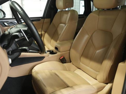 Certified 2022 Porsche Macan AWD/4WD image 5