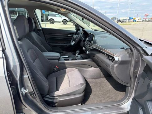 Used 2025 Nissan Altima 2.5 SV FWD image 21