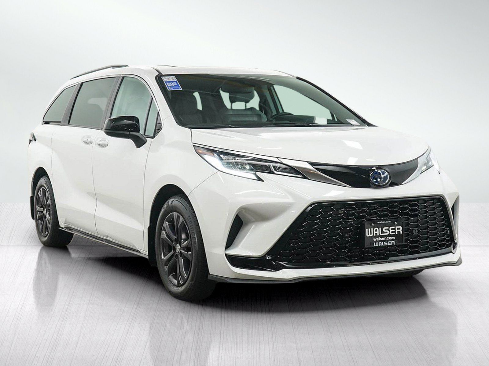 Used 2024 Toyota Sienna XSE AWD/4WD image 7