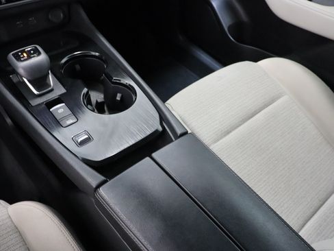 Used 2023 Nissan Rogue SV FWD image 17