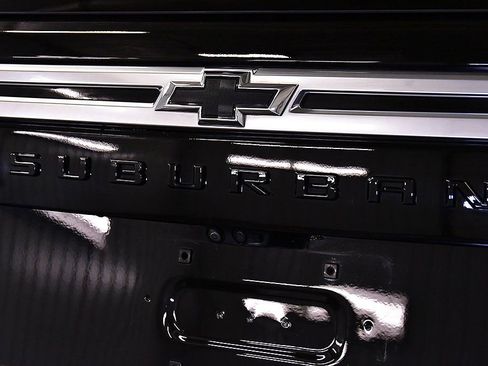 Used 2024 Chevrolet Suburban High Country AWD/4WD image 11
