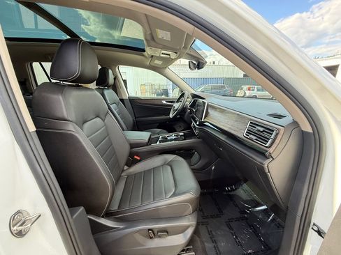 Used 2025 Volkswagen Atlas SEL AWD/4WD image 28