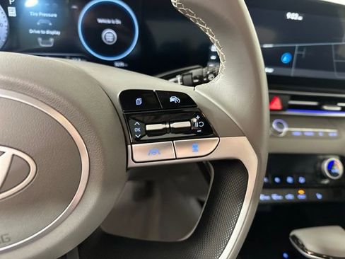 Certified 2025 Hyundai Elantra SEL image 44