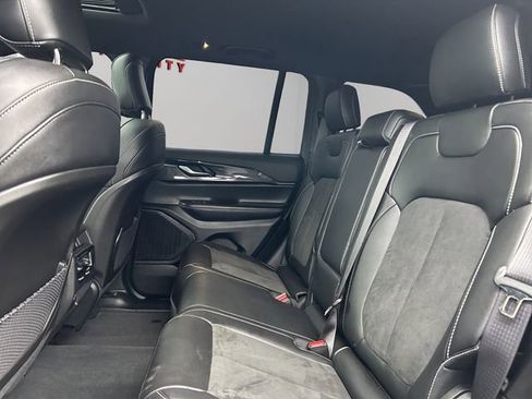 Used 2023 Jeep Grand Cherokee Altitude image 15