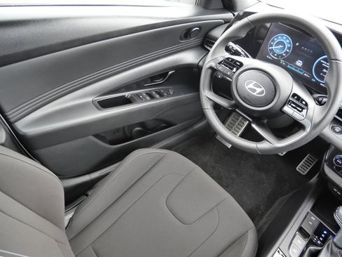 Certified 2025 Hyundai Elantra SEL image 9