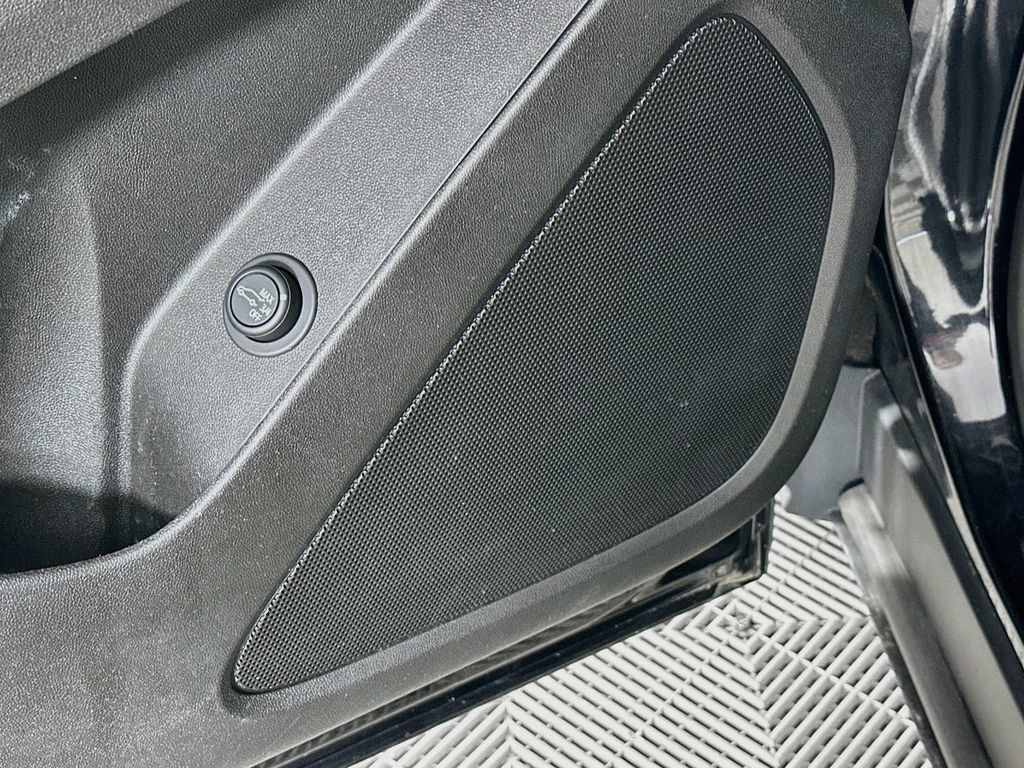 Used 2024 Chevrolet Equinox LT w/ LPO, Floor Liner Package FWD image 27