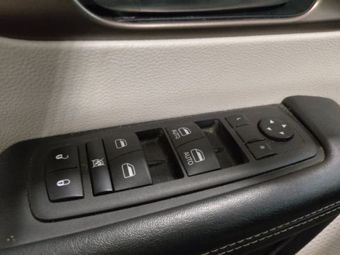 Used 2023 Chrysler Voyager LX FWD image 27