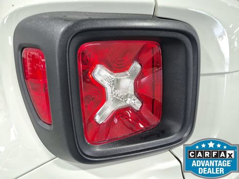 Used 2023 Jeep Renegade Latitude AWD/4WD image 15