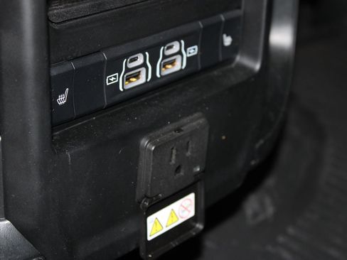 Used 2024 RAM 1500 Laramie AWD/4WD image 21
